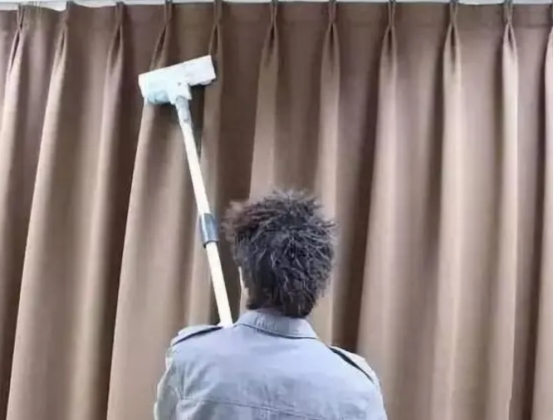 窗帘能丢进洗衣机洗吗，窗帘手洗还是机洗