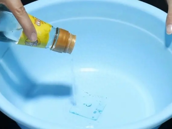 新买衣服究竟要不要洗过再穿，你知道吗