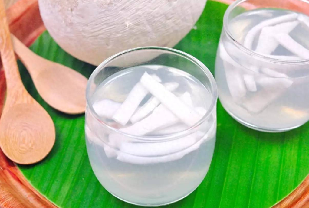 椰子水是椰汁吗，椰子水是椰子里面的水吗