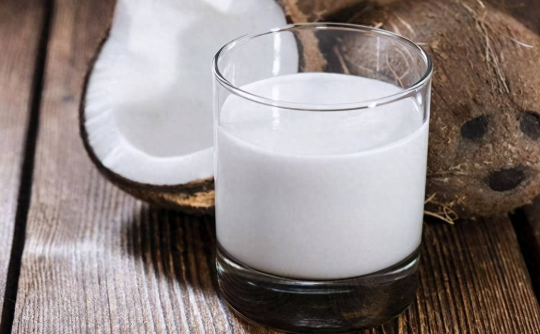 椰子水是椰汁吗，椰子水是椰子里面的水吗
