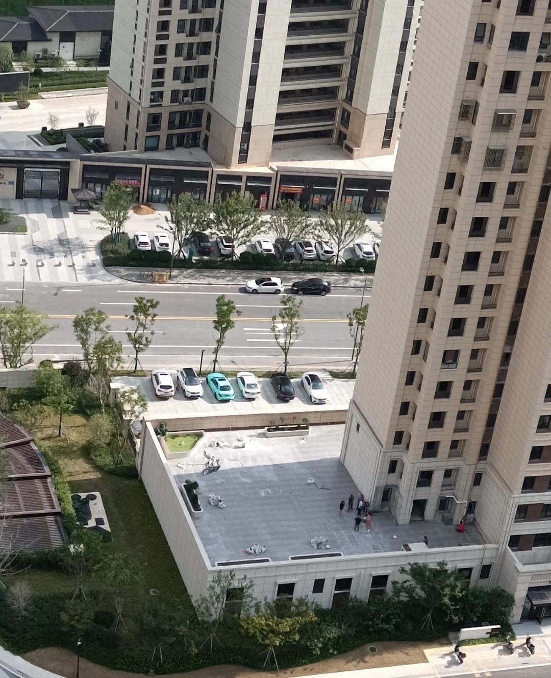 电梯房顶层和二层哪个好，电梯房顶层和二层怎么选