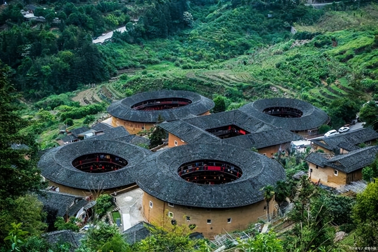 福建属于哪个省份哪个市，有哪些旅游景点