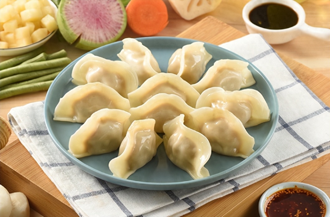 速冻饺子化了一天还能吃吗，速冻饺子化了能放多久