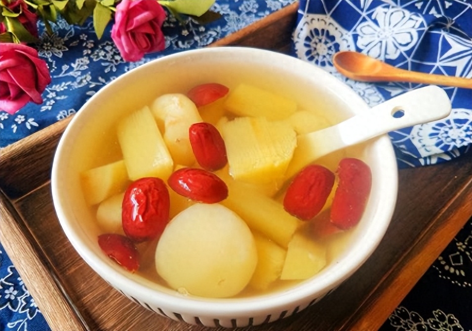 甘蔗煮水要去皮吗，甘蔗削皮好还是不削皮好