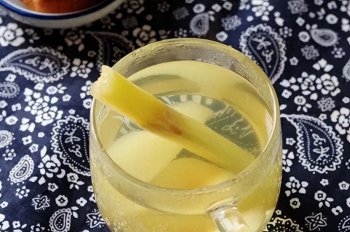 甘蔗煮水要去皮吗，甘蔗削皮好还是不削皮好