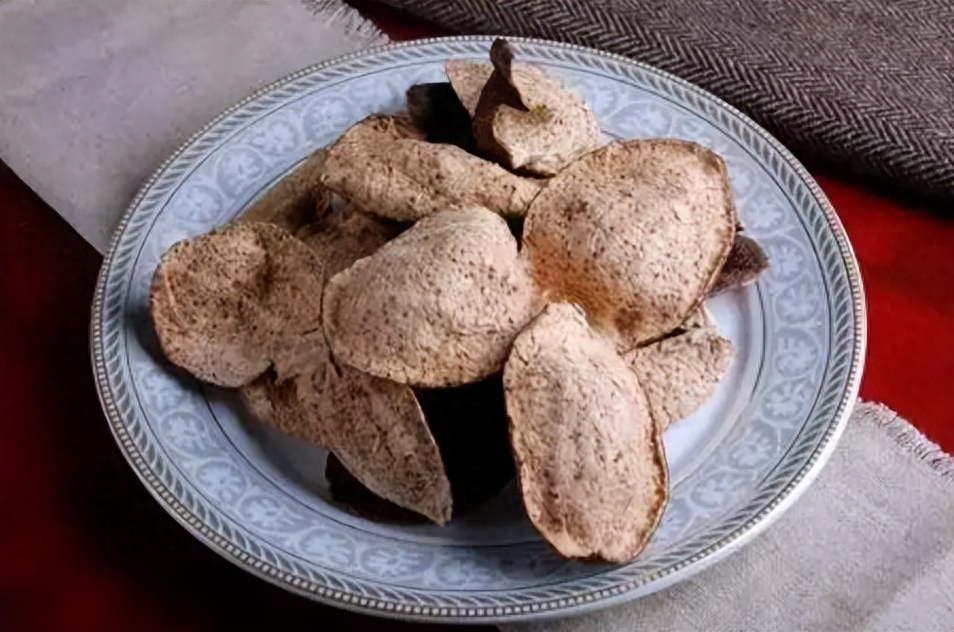 陈皮是越黑年份越久吗，陈皮是黑色的正常吗