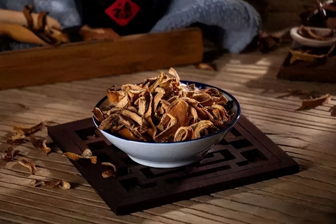 陈皮是越黑年份越久吗，陈皮是黑色的正常吗