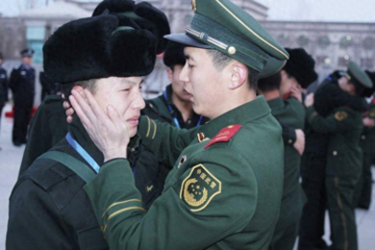 出现二次入伍的原因是什么，二次入伍可以回原部队吗