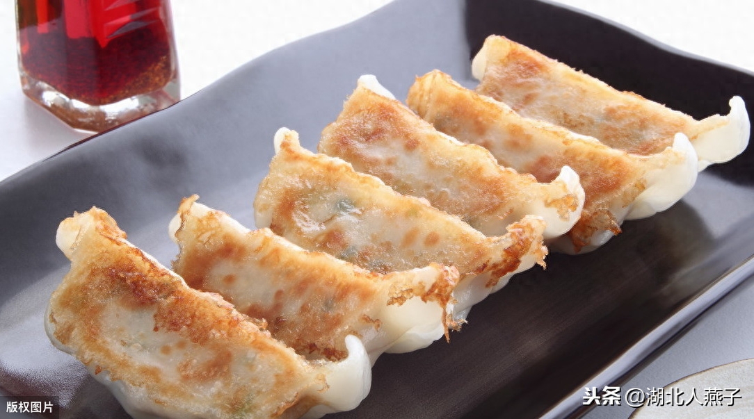冰冻饺怎么做锅贴，冰冻饺子怎么煎锅贴
