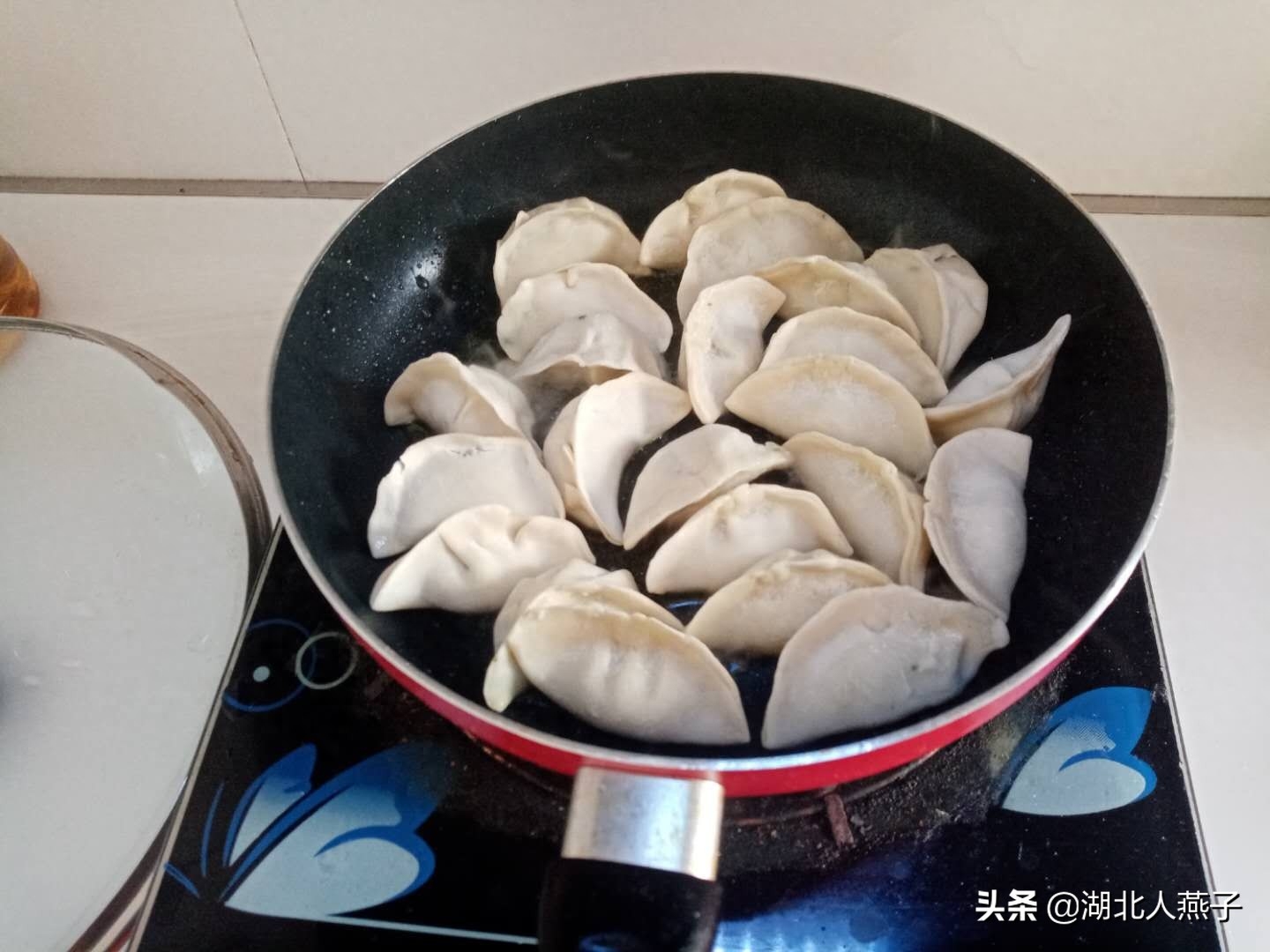 冰冻饺怎么做锅贴，冰冻饺子怎么煎锅贴
