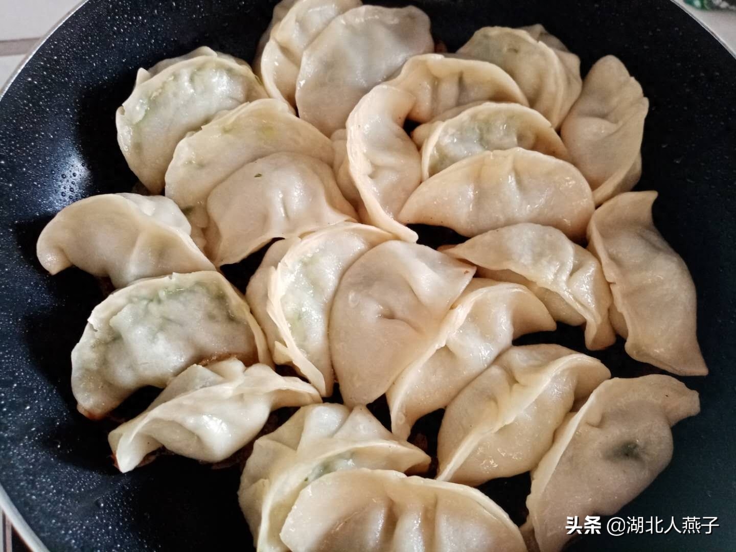 冰冻饺怎么做锅贴，冰冻饺子怎么煎锅贴