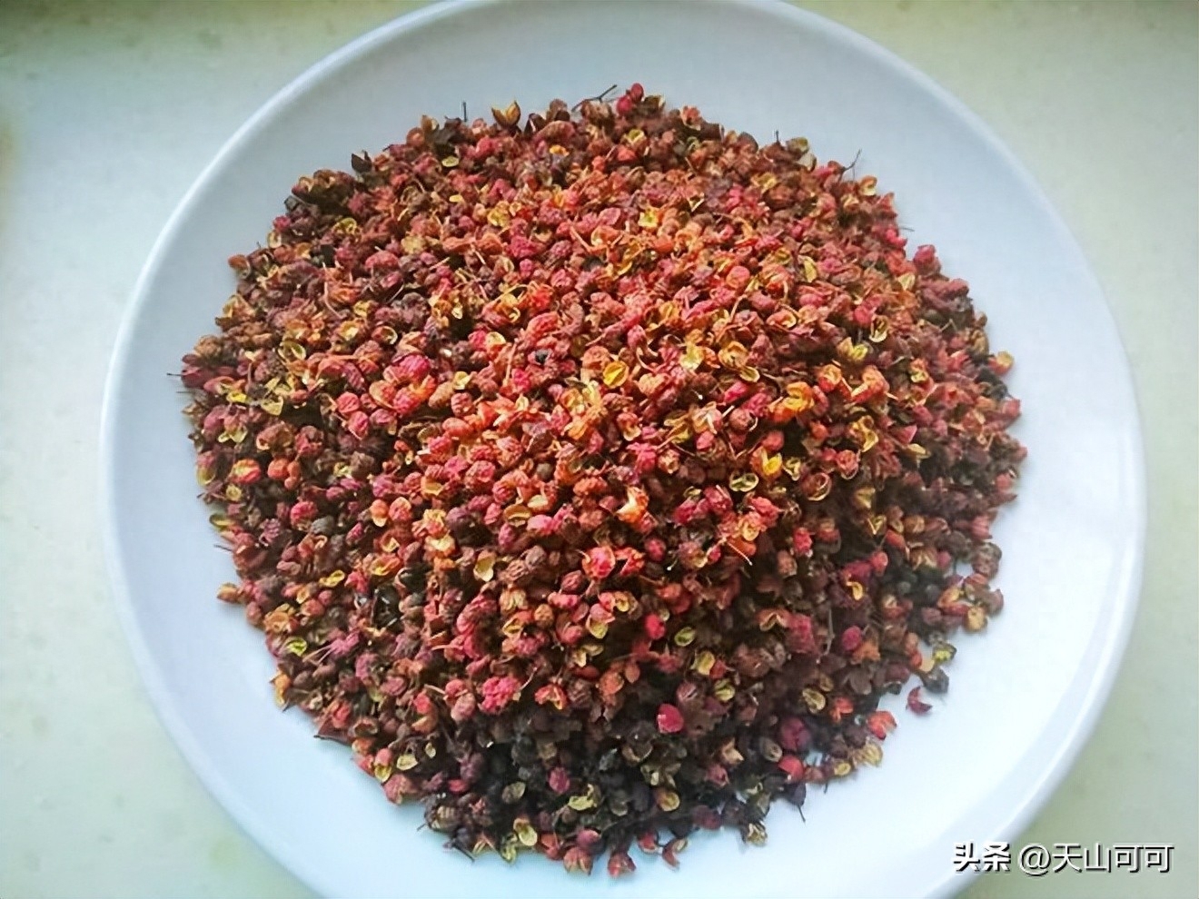 青花椒和红花椒有什么区别，青花椒和红花椒的区别