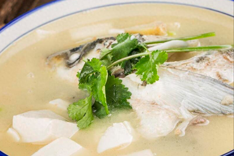 鱼头豆腐汤怎么做又浓又白，正宗鱼头炖豆腐