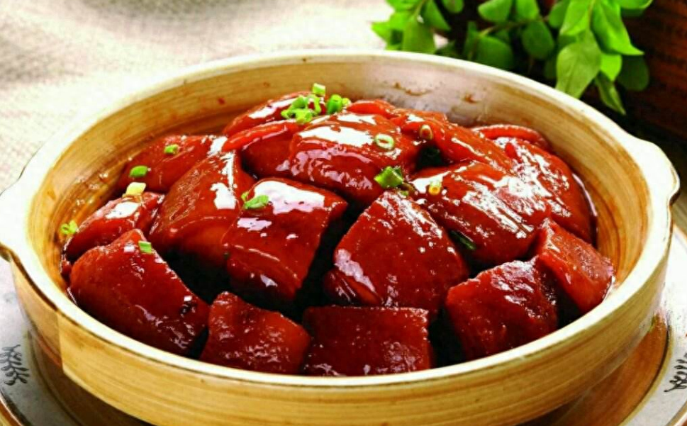 猪腿肉买前腿还是后腿好，前腿肉与后腿肉哪个好吃