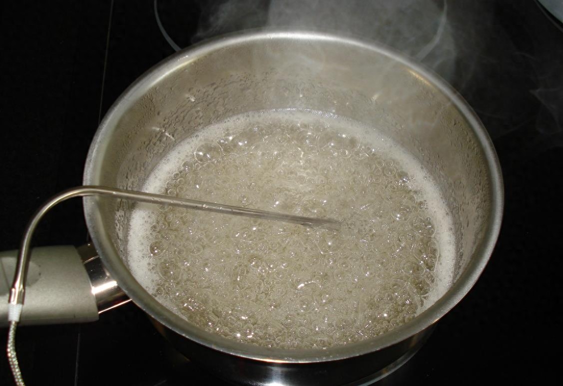 如何熬糖色，白糖熬糖色正确方法