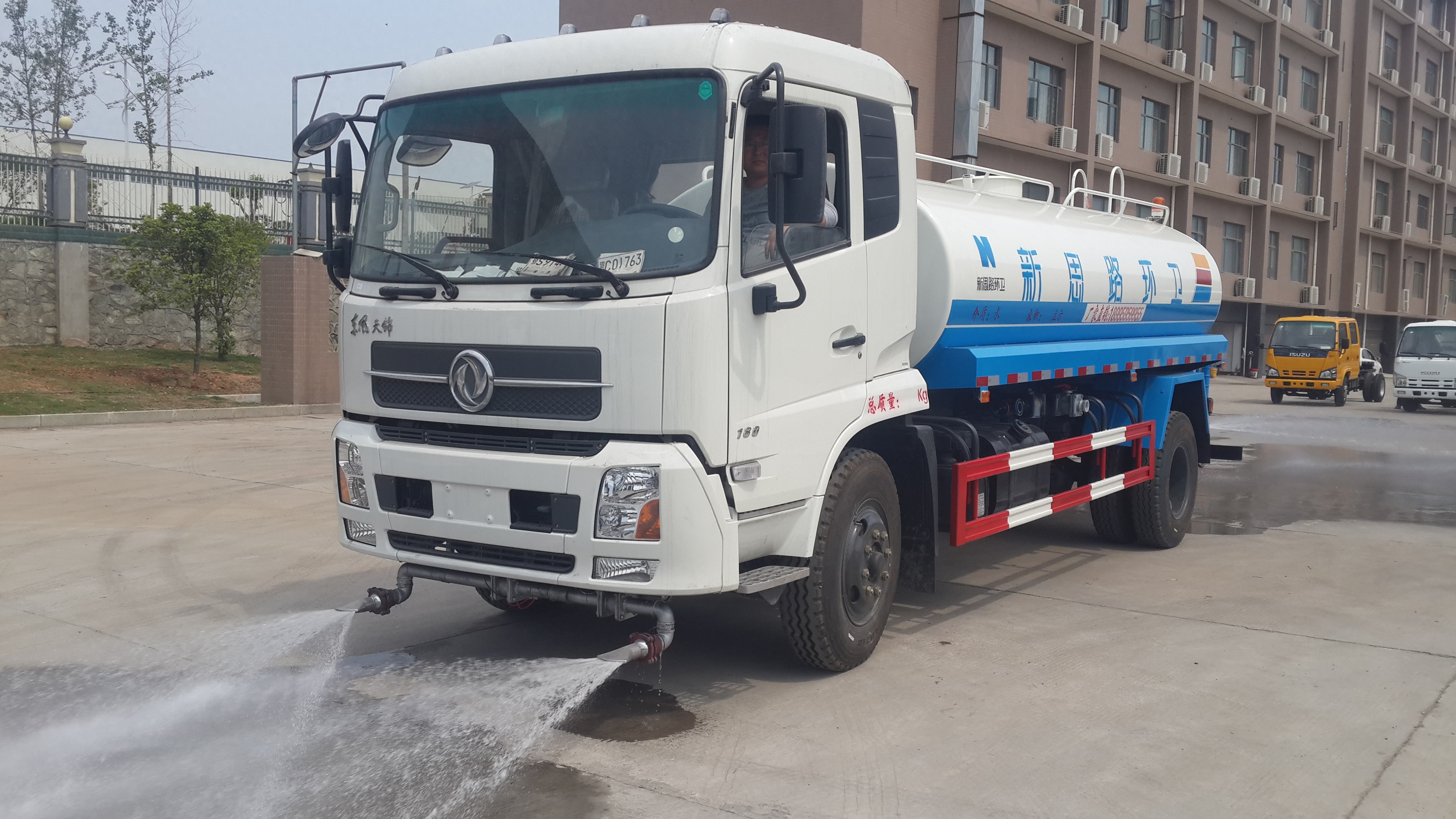洒水车为什么音乐都一样，洒水车为什么放歌