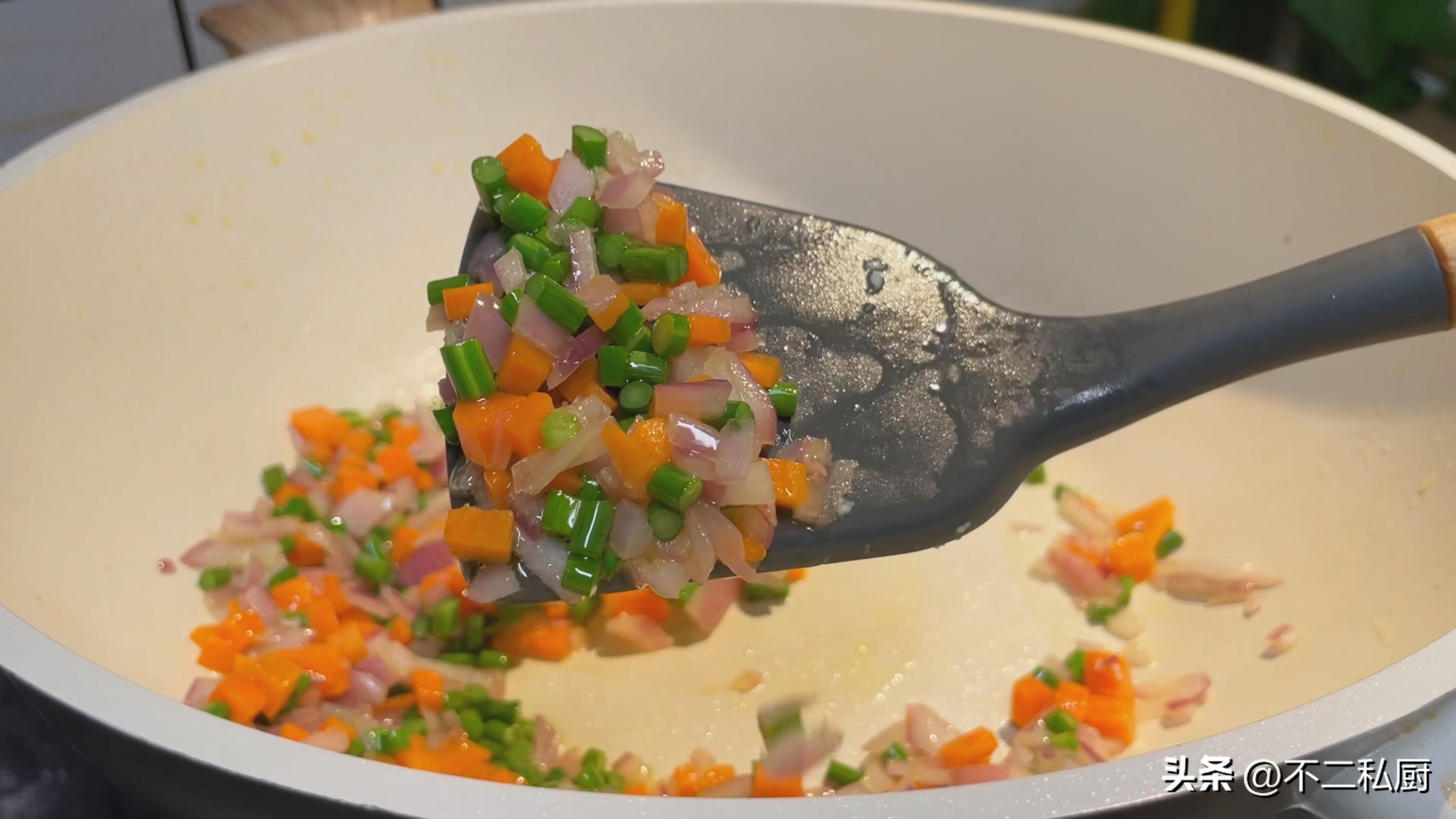 蛋炒饭怎么做，蛋炒饭的做法