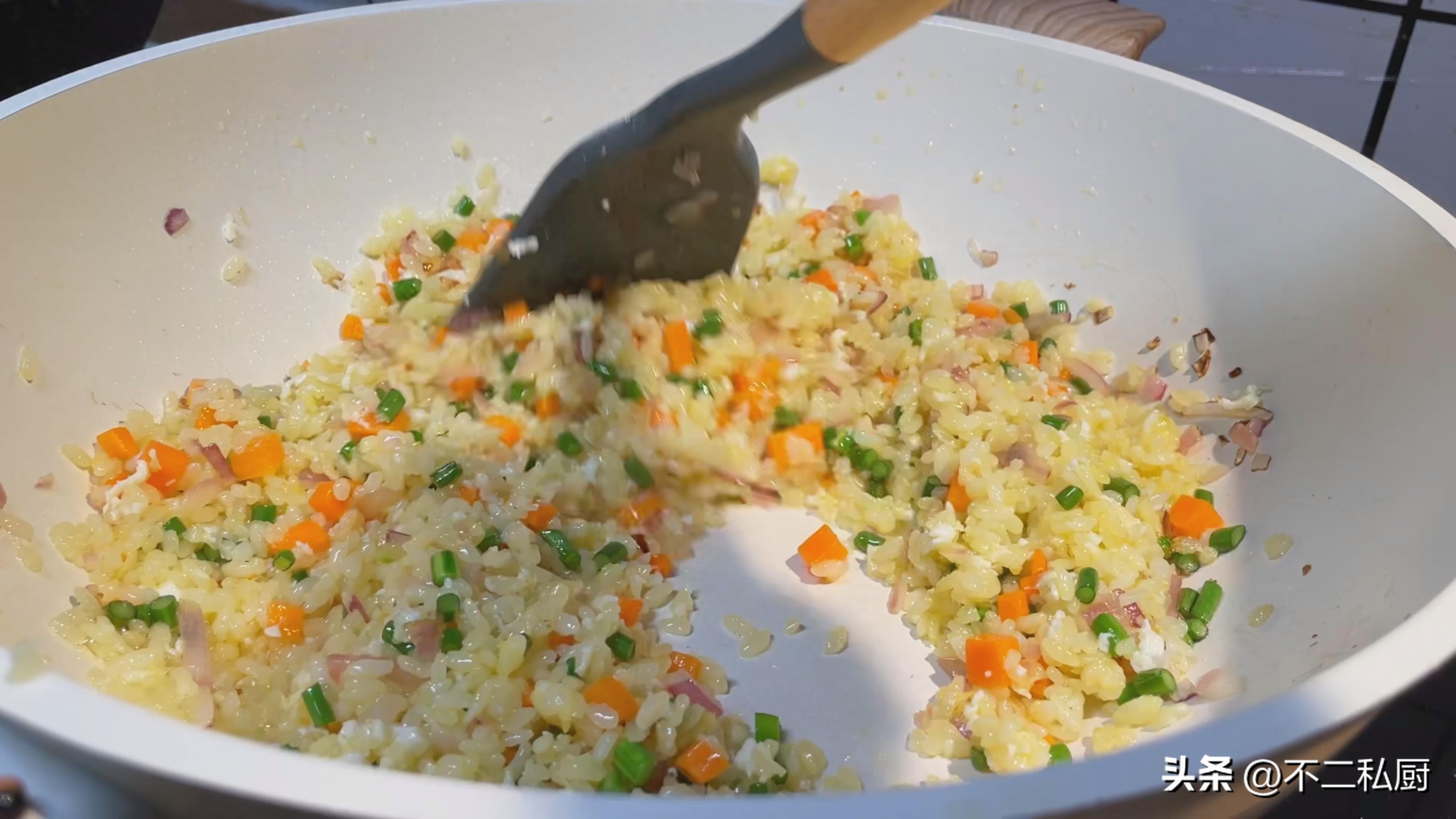 蛋炒饭怎么做，蛋炒饭的做法