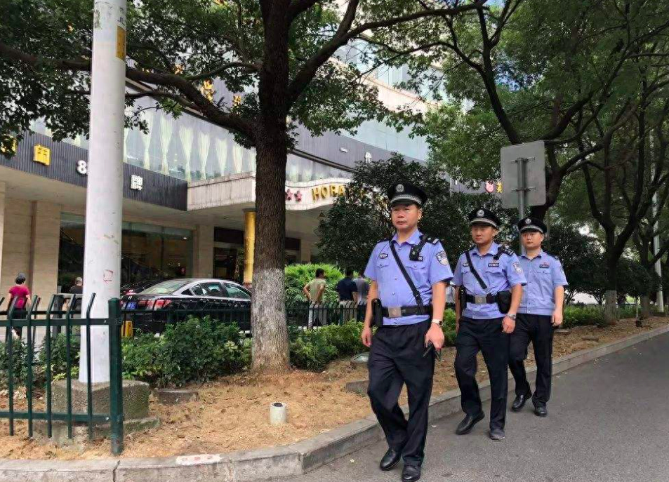 警察查宾馆怎么知道是情侣，警察怎么判断是不是情侣