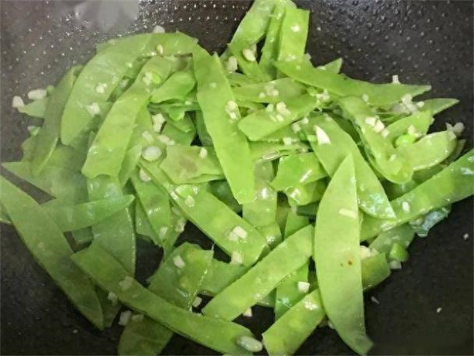 扁豆需要焯水后再炒吗，炒扁豆的教程