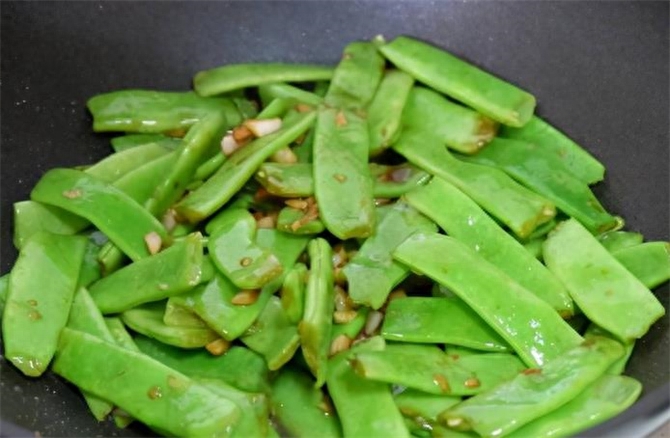 扁豆需要焯水后再炒吗，炒扁豆的教程