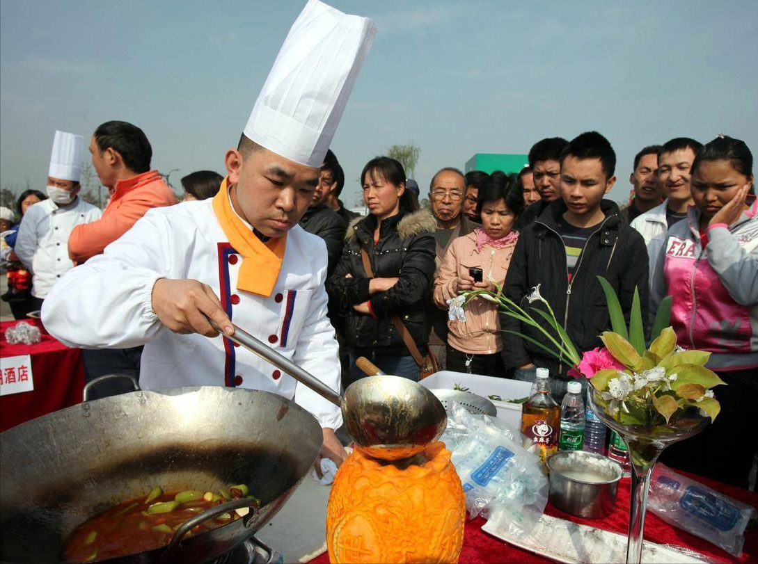 为什么大厨喜欢用勺子，铁锅用什么勺子比较好