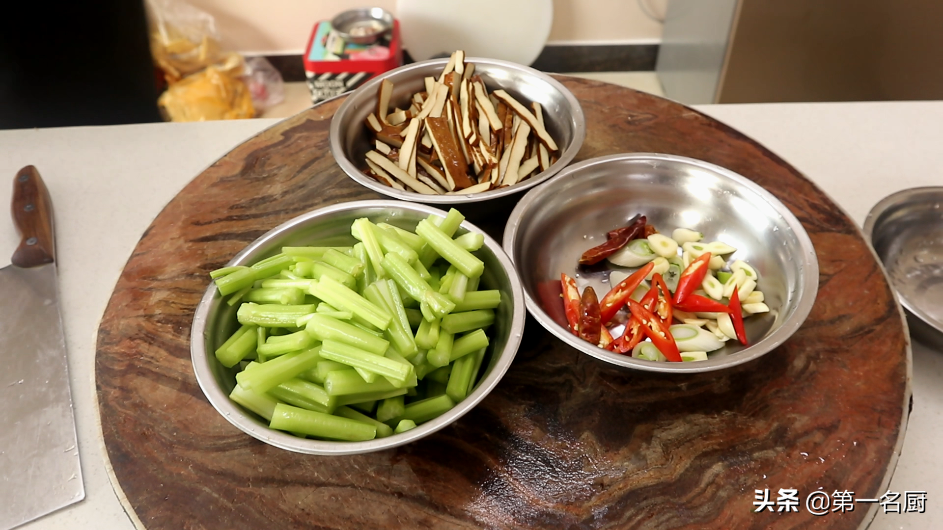 芹菜炒香干怎么做，芹菜炒香干的做法