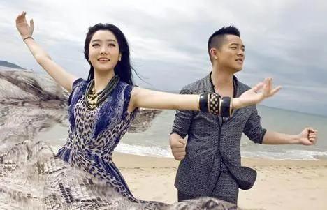凤凰传奇叫什么名字，凤凰传奇个人简历