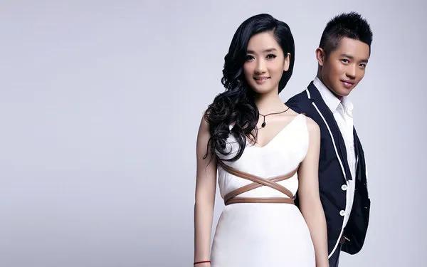 凤凰传奇叫什么名字，凤凰传奇个人简历