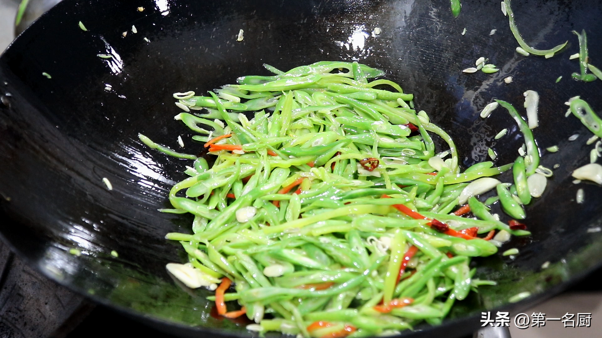 青椒炒四季豆怎么做，青椒炒四季豆的做法教程