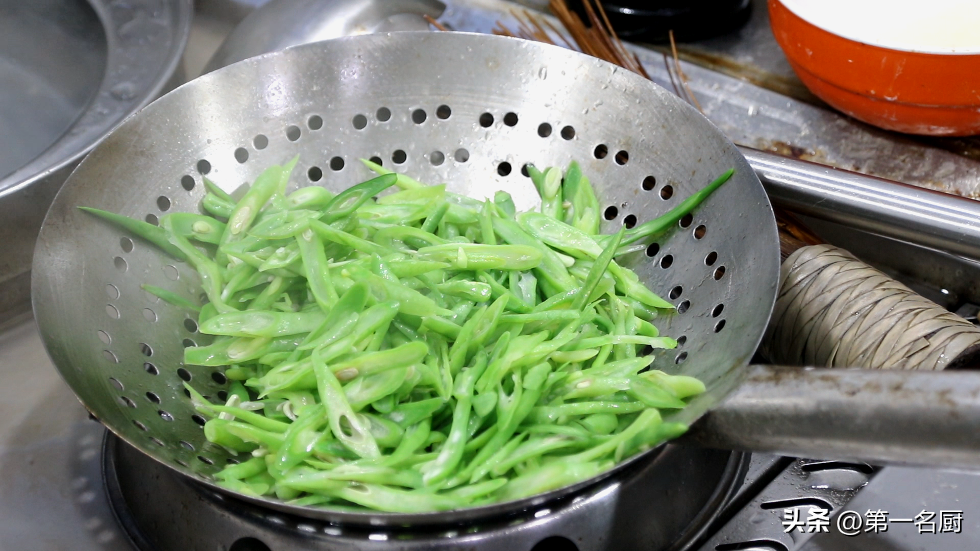 青椒炒四季豆怎么做，青椒炒四季豆的做法教程
