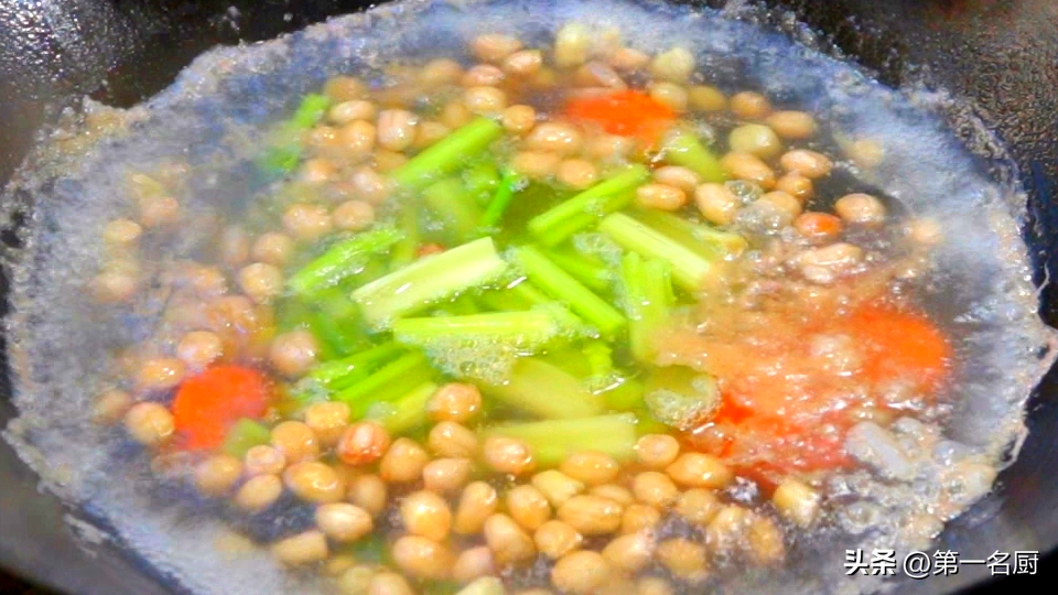 芹菜拌花生怎么做，芹菜拌花生的做法