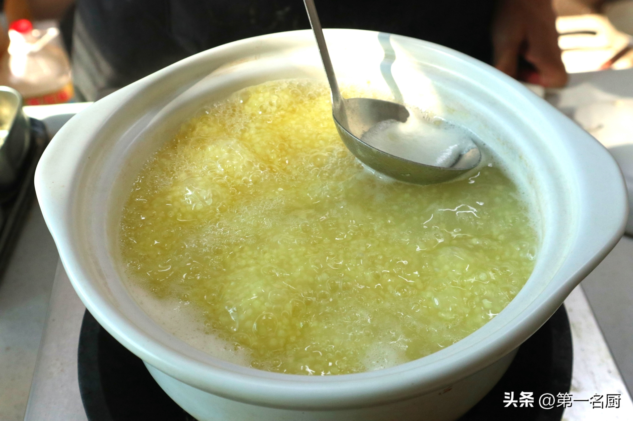 芹菜小米粥怎么做，芹菜小米粥的做法