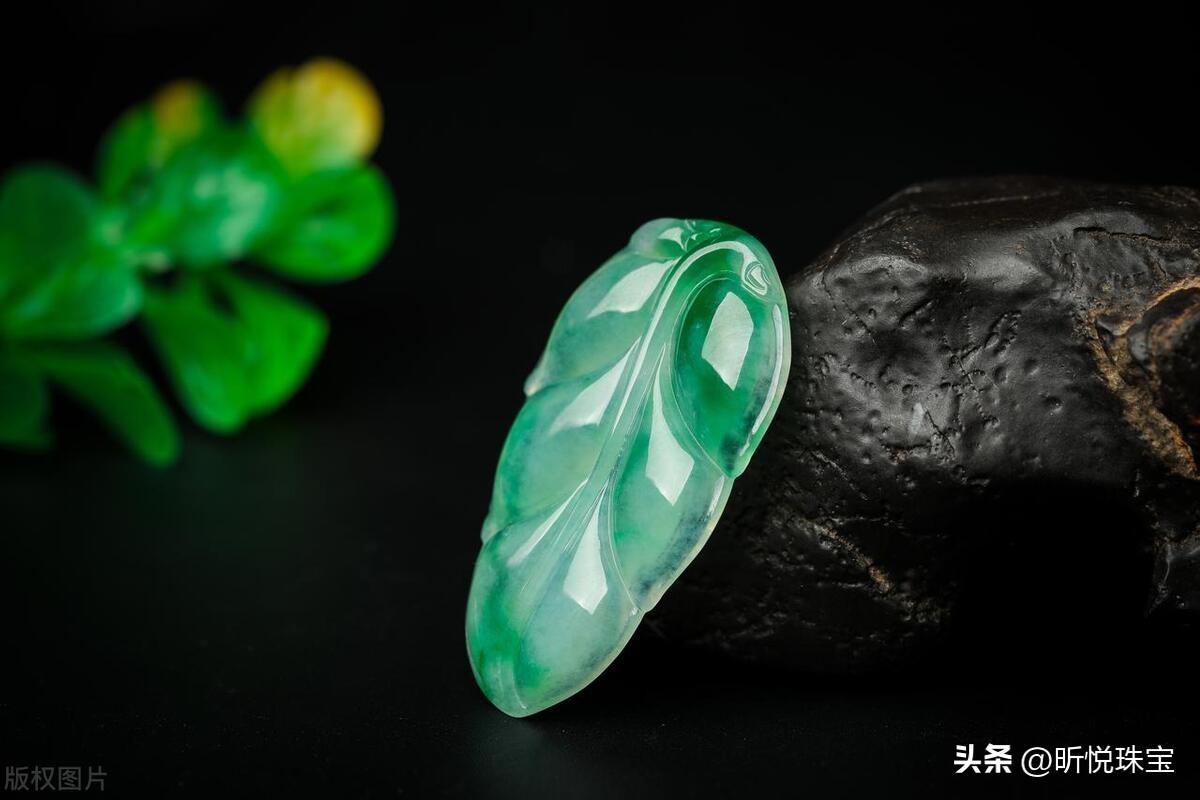 翡翠什么颜色最贵？翡翠的基本知识