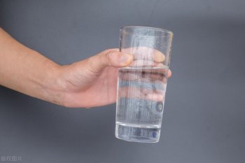空腹喝水好吗？早上空腹喝水的好处