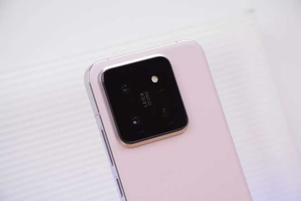 iQOO12和小米14选择哪一款好？iQOO12和小米14有啥区别？