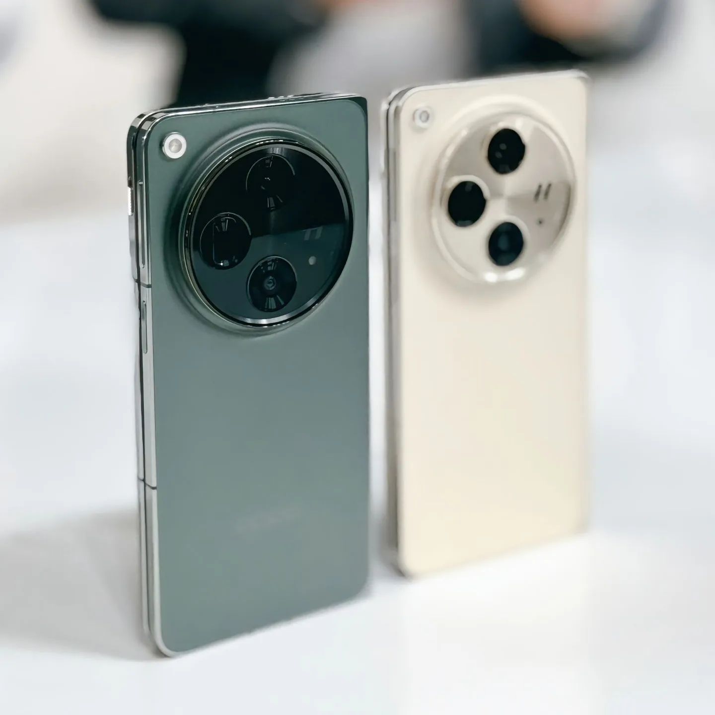 折叠手机好用吗？折叠手机到底实不实用？