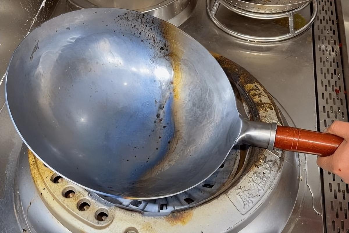 生铁锅好还是熟铁锅好？铁锅哪个牌子质量最好？