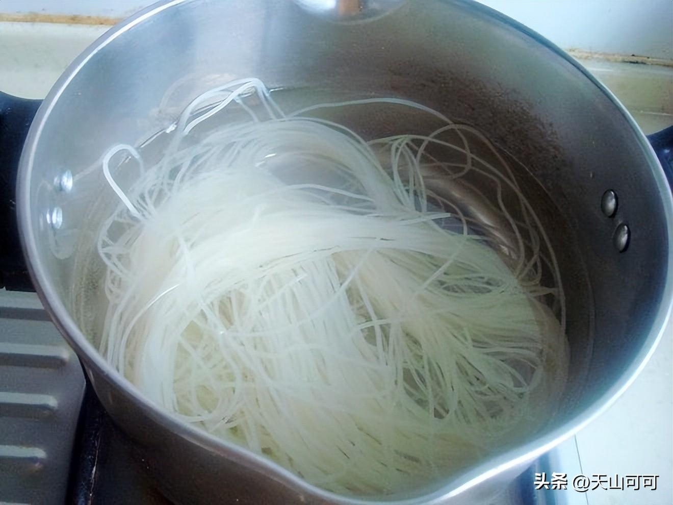 米线怎么炒不粘成一坨？炒米线的技巧