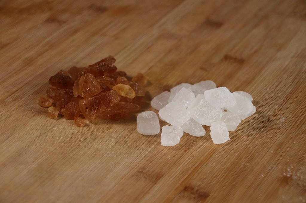 白冰糖和黄冰糖一样吗？白冰糖和黄冰糖的区别