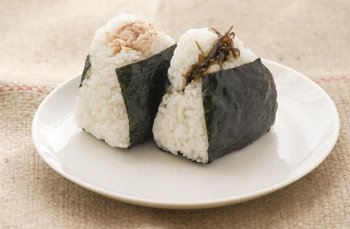 日本饭团怎么做？日本饭团的做法和配料